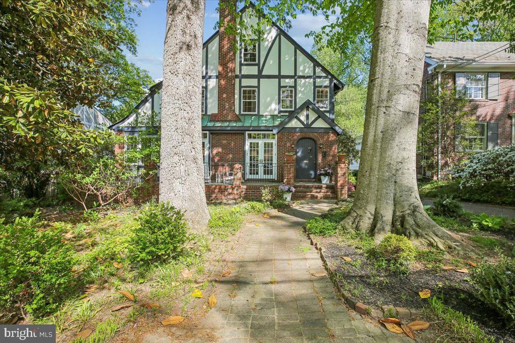 Image 61 of property listing at 6911 RIDGEWOOD AVE, Chevy Chase, MD 20815