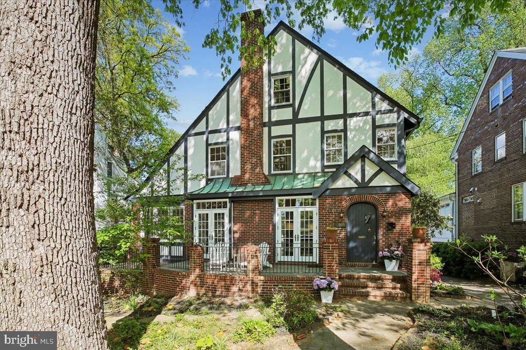 Image 63 of property listing at 6911 RIDGEWOOD AVE, Chevy Chase, MD 20815