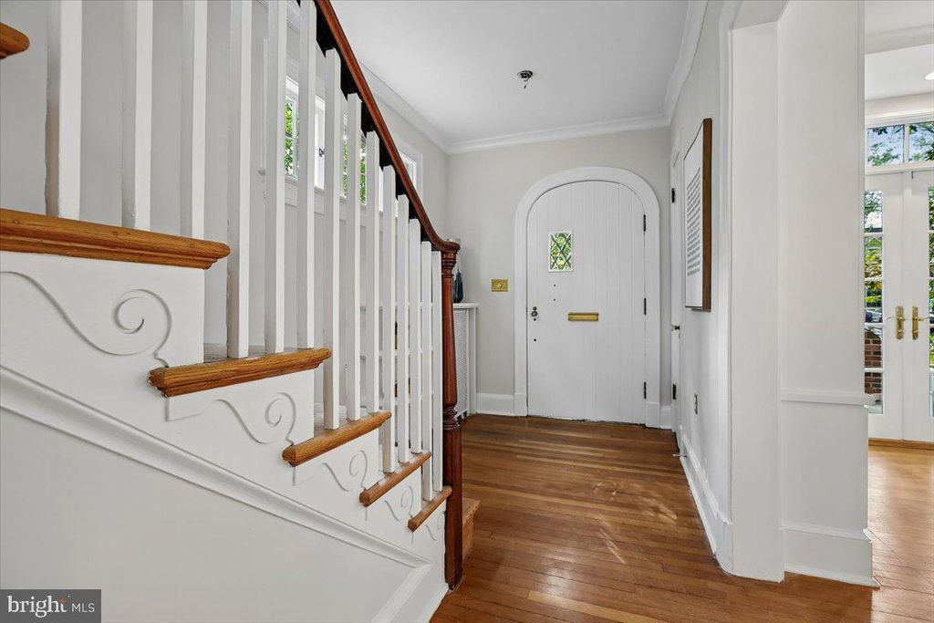Image 6 of property listing at 6911 RIDGEWOOD AVE, Chevy Chase, MD 20815