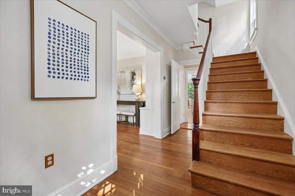 Image 7 of property listing at 6911 RIDGEWOOD AVE, Chevy Chase, MD 20815