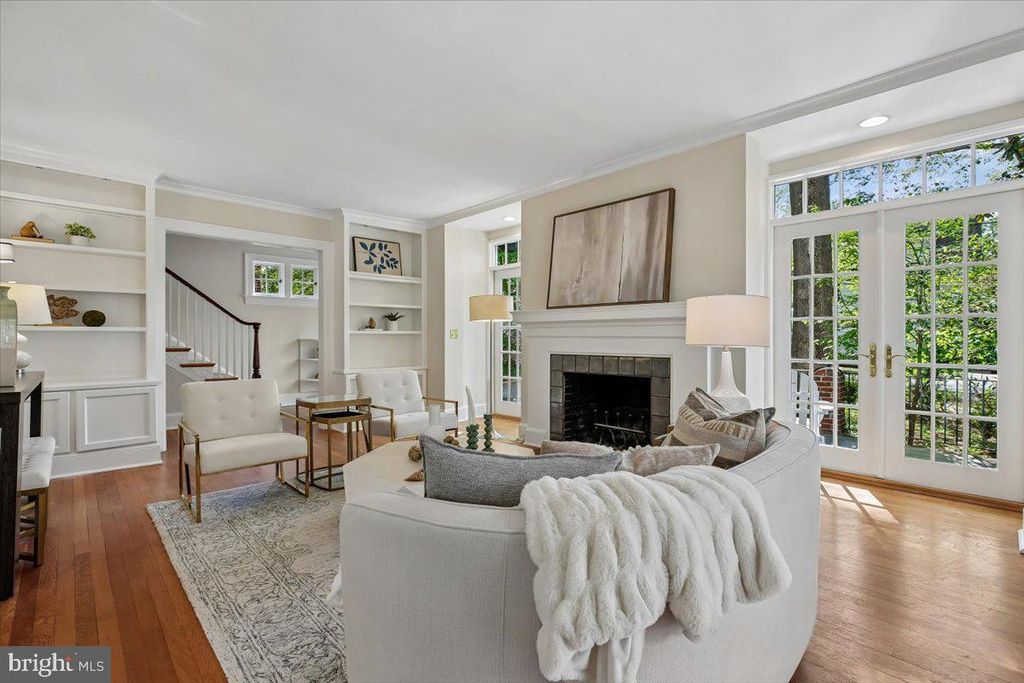 Image 8 of property listing at 6911 RIDGEWOOD AVE, Chevy Chase, MD 20815