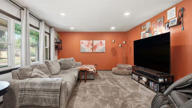 1819 Grandview Drive, Eau Claire, WI 54703