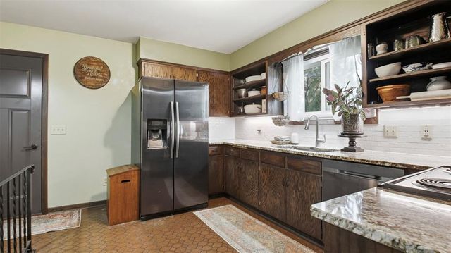 1819 Grandview Drive, Eau Claire, WI 54703