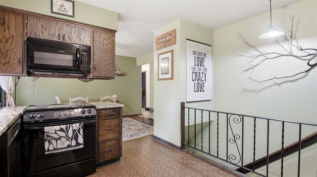 1819 Grandview Drive, Eau Claire, WI 54703