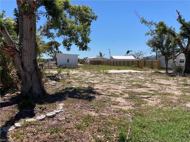 4809 Sandpiper DR, St. James City, FL 33956