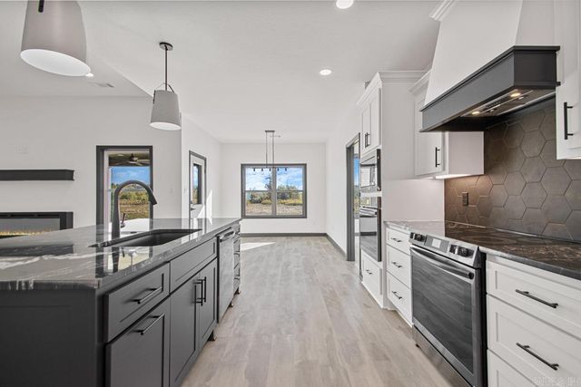 1064 Duke Drive, Bauxite, AR 72011