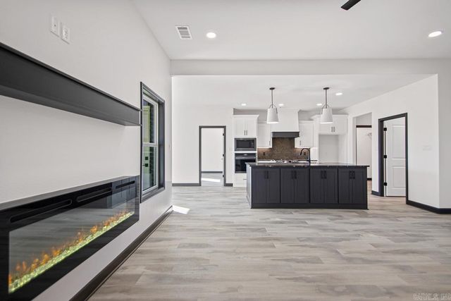 1064 Duke Drive, Bauxite, AR 72011