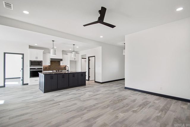 1064 Duke Drive, Bauxite, AR 72011