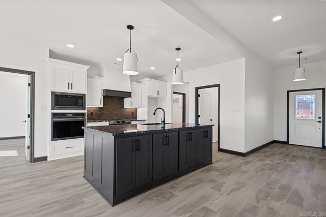 1064 Duke Drive, Bauxite, AR 72011