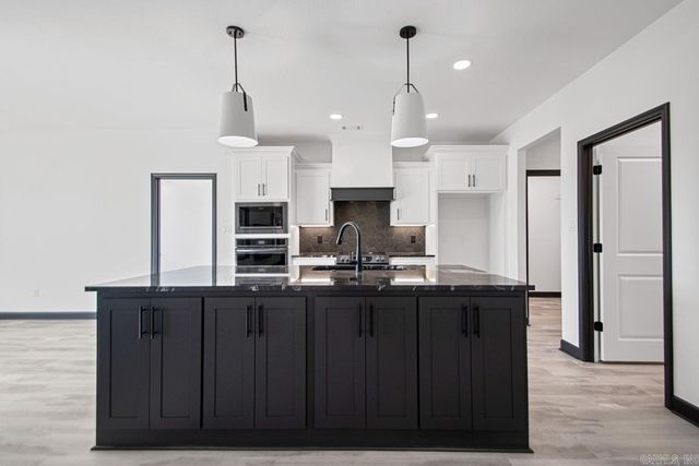 1064 Duke Drive, Bauxite, AR 72011