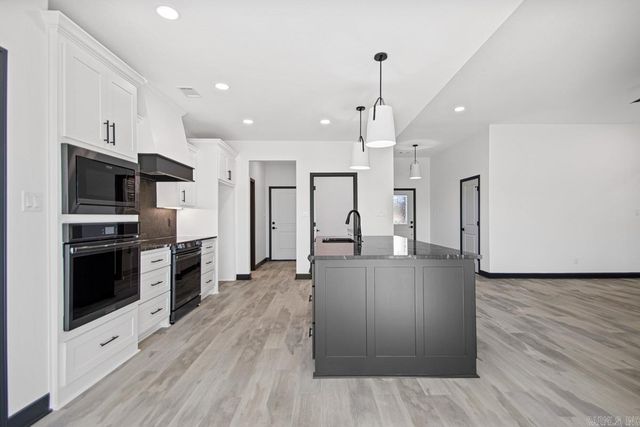 1064 Duke Drive, Bauxite, AR 72011