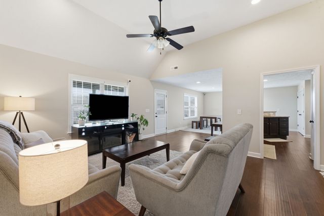 7914 Natahna Ct, Murfreesboro, TN 37127