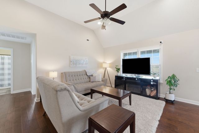 7914 Natahna Ct, Murfreesboro, TN 37127