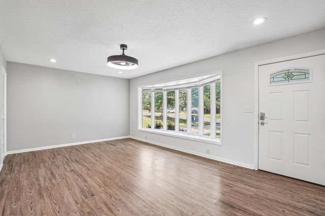 15204 Lead Street, Burnsville, MN 55306