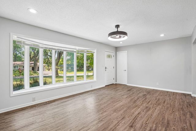 15204 Lead Street, Burnsville, MN 55306