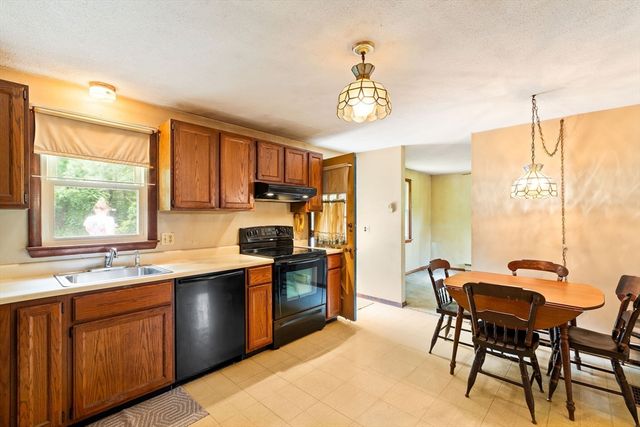 79 Chapel St, Gardner, MA 01440