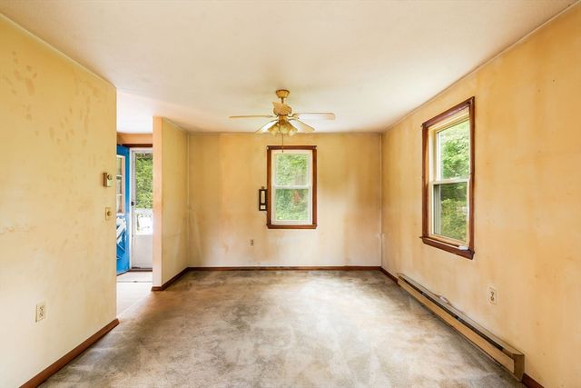 79 Chapel St, Gardner, MA 01440