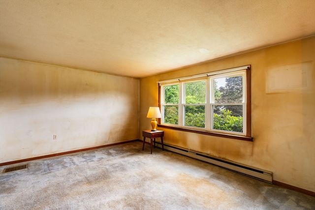 79 Chapel St, Gardner, MA 01440