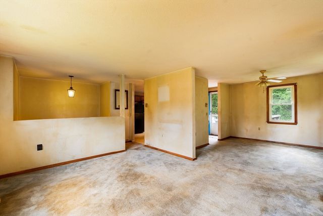 79 Chapel St, Gardner, MA 01440