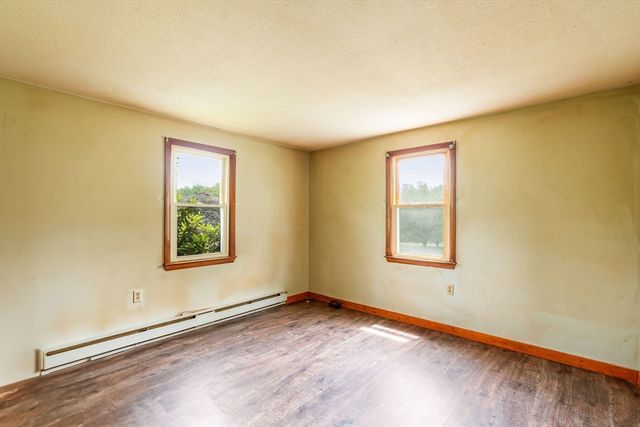 79 Chapel St, Gardner, MA 01440