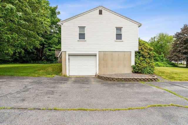 79 Chapel St, Gardner, MA 01440