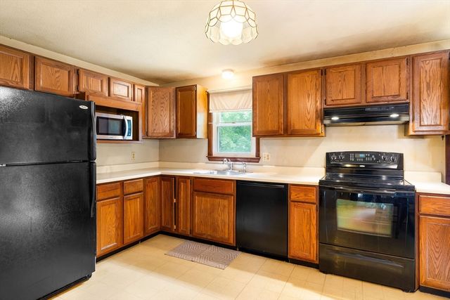 79 Chapel St, Gardner, MA 01440
