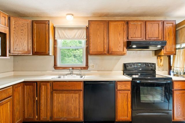 79 Chapel St, Gardner, MA 01440