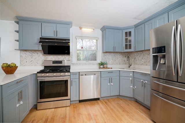 288 Thicket St, Weymouth, MA 02190