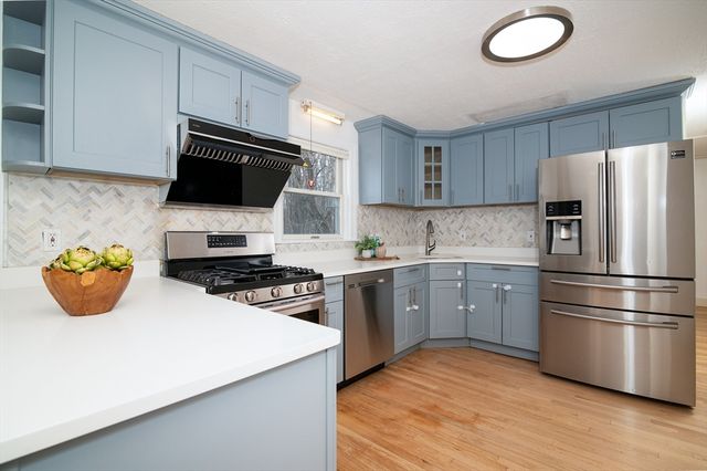 288 Thicket St, Weymouth, MA 02190