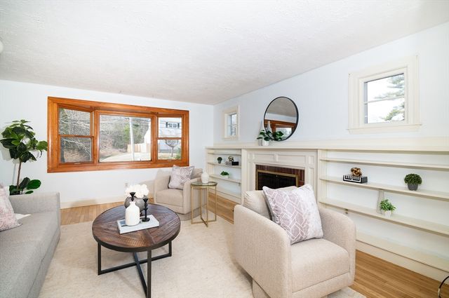 288 Thicket St, Weymouth, MA 02190