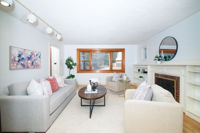 288 Thicket St, Weymouth, MA 02190