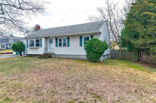 288 Thicket St, Weymouth, MA 02190