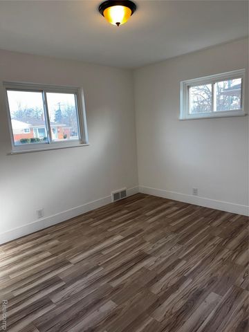 24515 Petersburg Avenue, Eastpointe, MI 48021