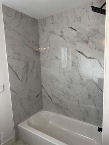 24515 Petersburg Avenue, Eastpointe, MI 48021