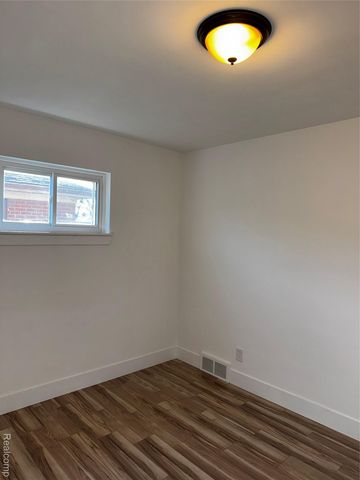 24515 Petersburg Avenue, Eastpointe, MI 48021