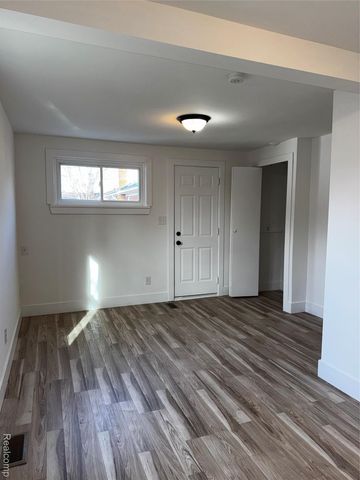 24515 Petersburg Avenue, Eastpointe, MI 48021