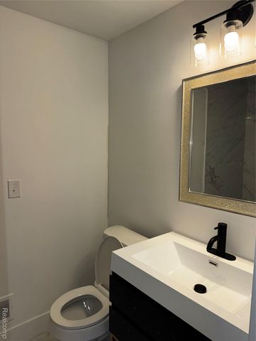 24515 Petersburg Avenue, Eastpointe, MI 48021