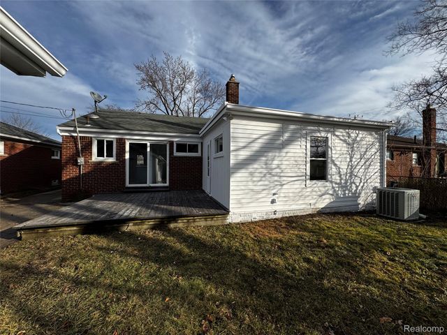 24515 Petersburg Avenue, Eastpointe, MI 48021