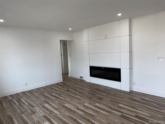 24515 Petersburg Avenue, Eastpointe, MI 48021