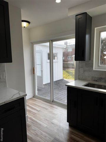 24515 Petersburg Avenue, Eastpointe, MI 48021