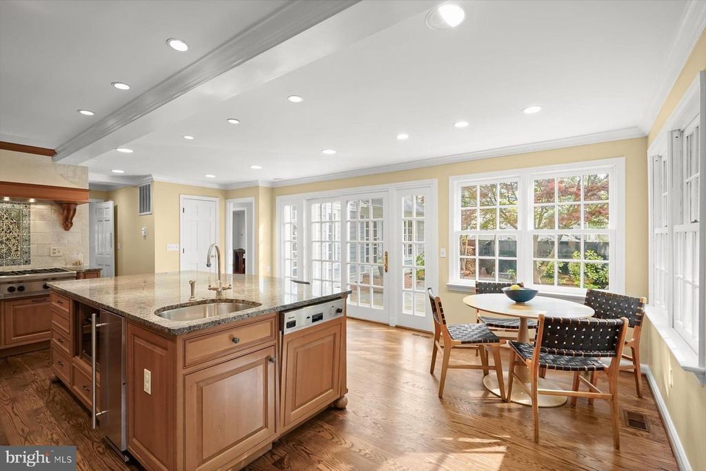 Image 11 of property listing at 5706 ROCKMERE DR, Bethesda, MD 20816