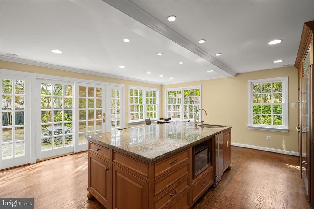 Image 12 of property listing at 5706 ROCKMERE DR, Bethesda, MD 20816