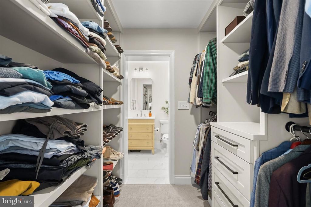 Image 22 of property listing at 5706 ROCKMERE DR, Bethesda, MD 20816