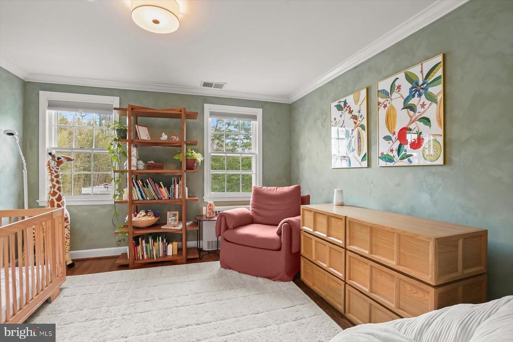 Image 25 of property listing at 5706 ROCKMERE DR, Bethesda, MD 20816