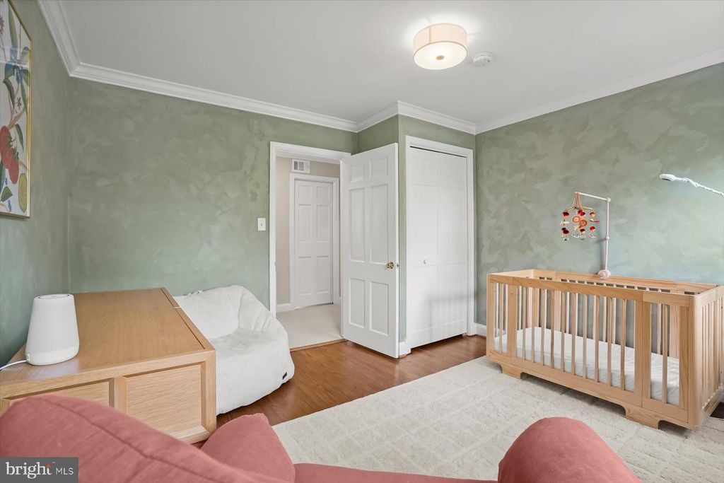 Image 26 of property listing at 5706 ROCKMERE DR, Bethesda, MD 20816