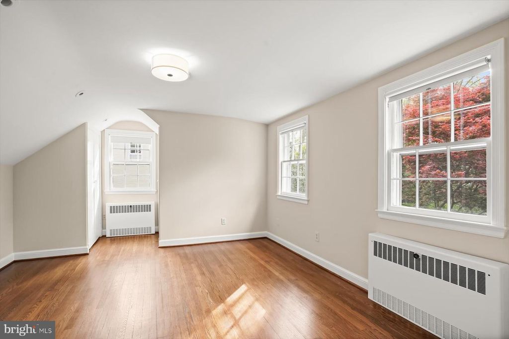 Image 27 of property listing at 5706 ROCKMERE DR, Bethesda, MD 20816