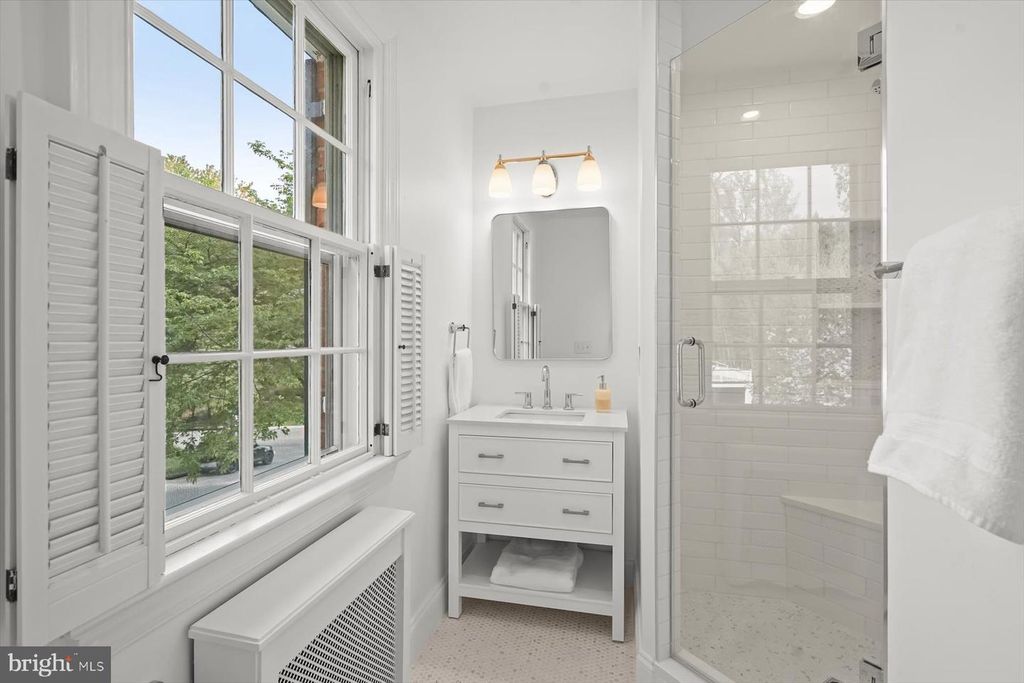 Image 32 of property listing at 5706 ROCKMERE DR, Bethesda, MD 20816