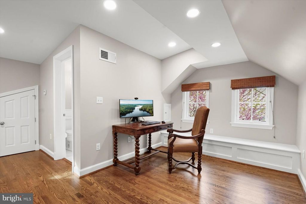 Image 35 of property listing at 5706 ROCKMERE DR, Bethesda, MD 20816