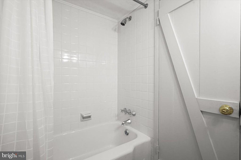 Image 38 of property listing at 5706 ROCKMERE DR, Bethesda, MD 20816