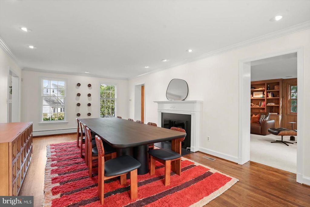 Image 5 of property listing at 5706 ROCKMERE DR, Bethesda, MD 20816